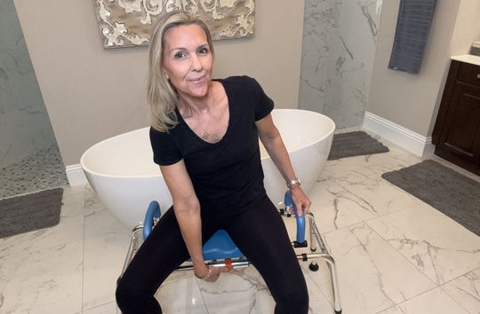 A Shower Chair Gives the Safe, Comfortable Bathing Experience | WHLICKS